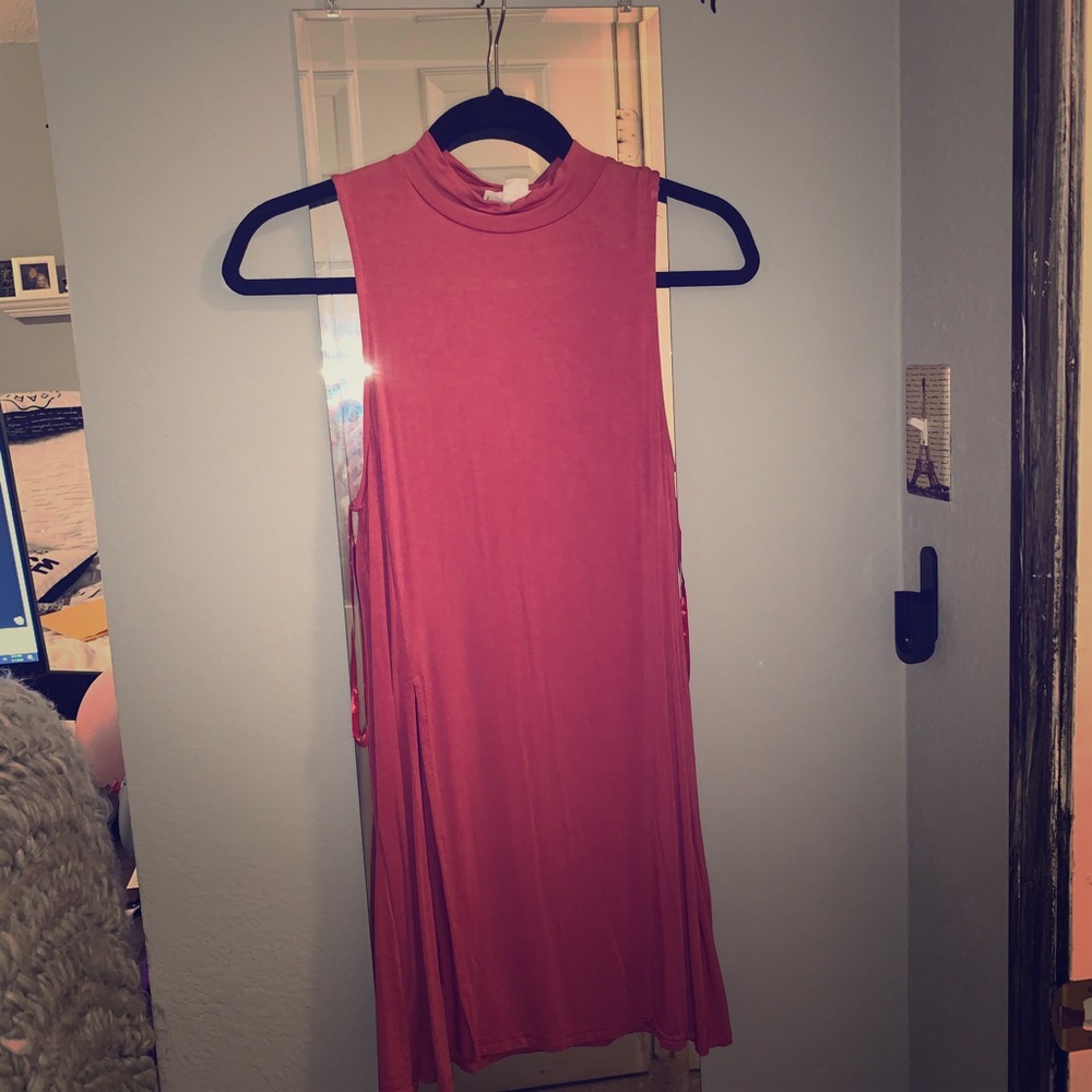 sleeveless long tunic with long slit on the side